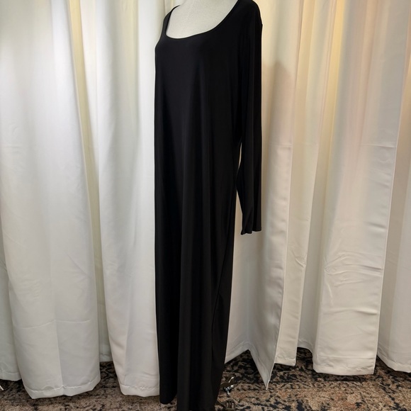 NWT Boohoo ‘Plus Premium Heavy Weight Slinky Long Sleeve Maxi Dress’ in Black 22 - Picture 8 of 14